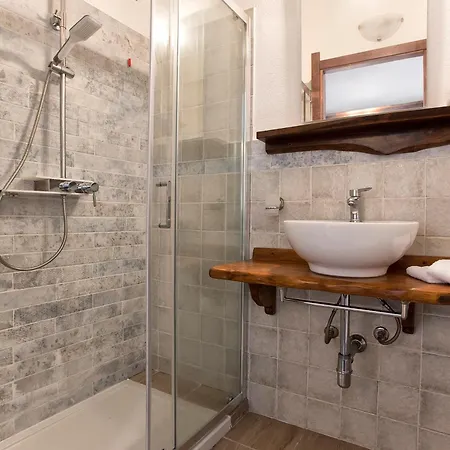 Casal Paterno' Country house *